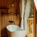 Nowoczesne Na Drzewie - Jacuzzi - Kolobrzeg - Sauna - Polanaglamp * Niezyn