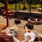 Nowoczesne Na Drzewie - Jacuzzi - Kolobrzeg - Sauna - Polanaglamp * Niezyn