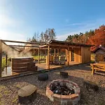 Nowoczesne Na Drzewie - Jacuzzi - Kolobrzeg - Sauna - Polanaglamp Niezyn