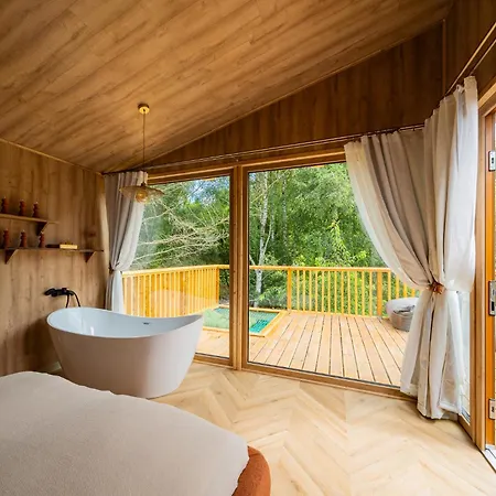 Nowoczesne Na Drzewie - Jacuzzi - Kolobrzeg - Sauna - Polanaglamp * Niezyn