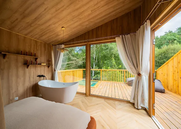 Nowoczesne Na Drzewie - Jacuzzi - Kolobrzeg - Sauna - Polanaglamp * Niezyn