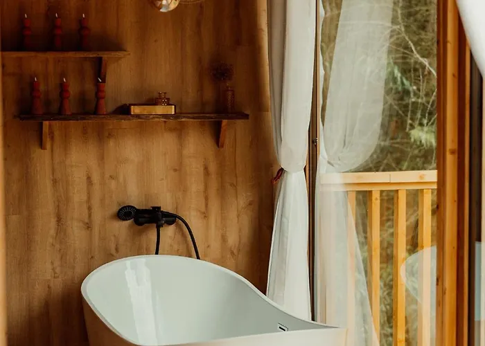 Nowoczesne Na Drzewie - Jacuzzi - Kolobrzeg - Sauna - Polanaglamp * Niezyn