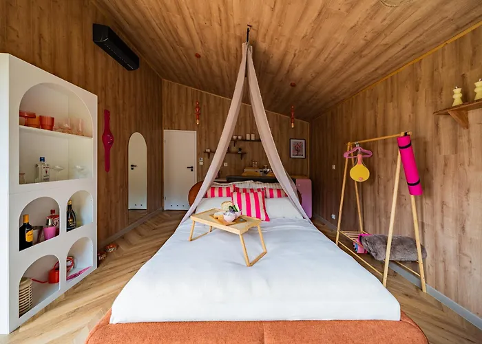 Nowoczesne Na Drzewie - Jacuzzi - Kolobrzeg - Sauna - Polanaglamp Niezyn