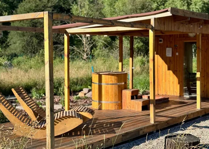 Holiday park Nowoczesne Na Drzewie - Jacuzzi - Kolobrzeg - Sauna - Polanaglamp *