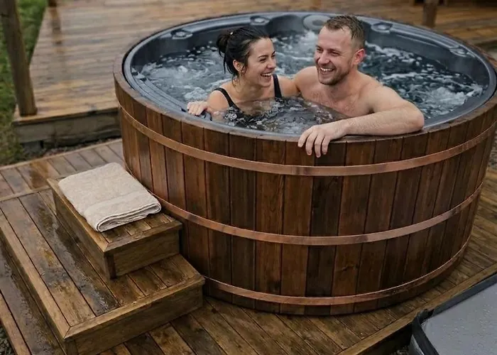 Holiday park Nowoczesne Na Drzewie - Jacuzzi - Kolobrzeg - Sauna - Polanaglamp *